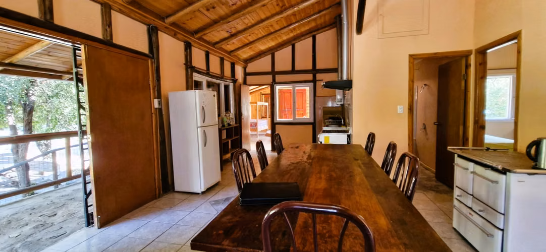 Venta de parcela con casa y 3 cabañas, en terreno de 5000 m2.,  en Olmué. 425 M$.