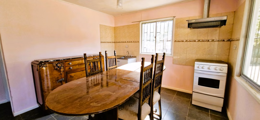 Venta de parcela con casa y 3 cabañas, en terreno de 5000 m2.,  en Olmué. 425 M$.