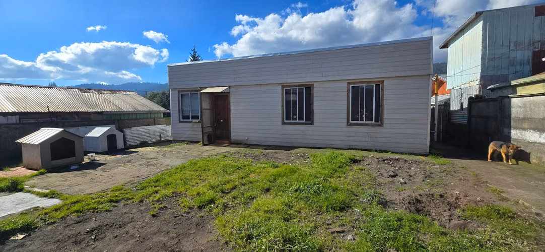 SE VENDE AMPLIO TERRENO CON 3 CASAS, CHIGUAYANTE.