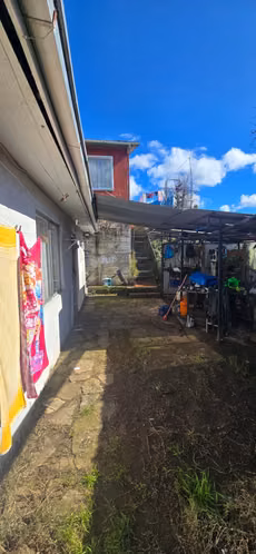 SE VENDE AMPLIO TERRENO CON 3 CASAS, CHIGUAYANTE.
