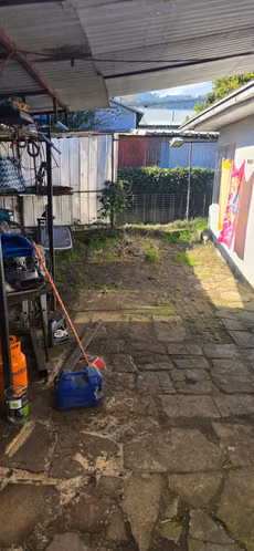 SE VENDE AMPLIO TERRENO CON 3 CASAS, CHIGUAYANTE.