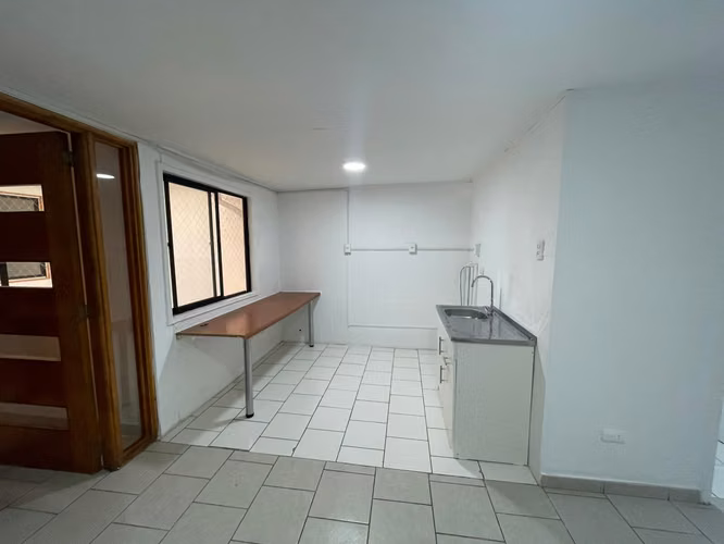 Se Arrienda inmueble con oficinas para empresas