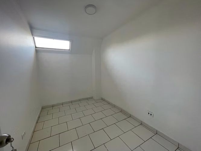 Se Arrienda inmueble con oficinas para empresas