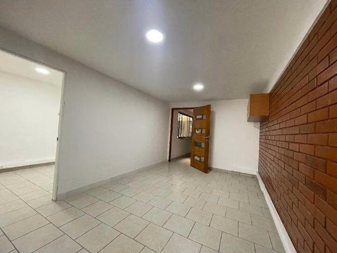 Se Arrienda inmueble con oficinas para empresas