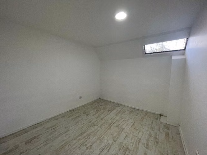 Se Arrienda inmueble con oficinas para empresas