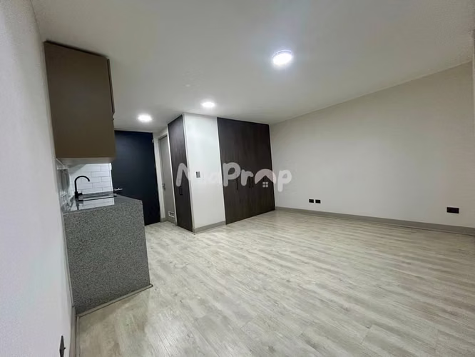 SE ARRIENDA DEPTO STUDIO CERCANO A METRO HOSPITALES - Imagen 13