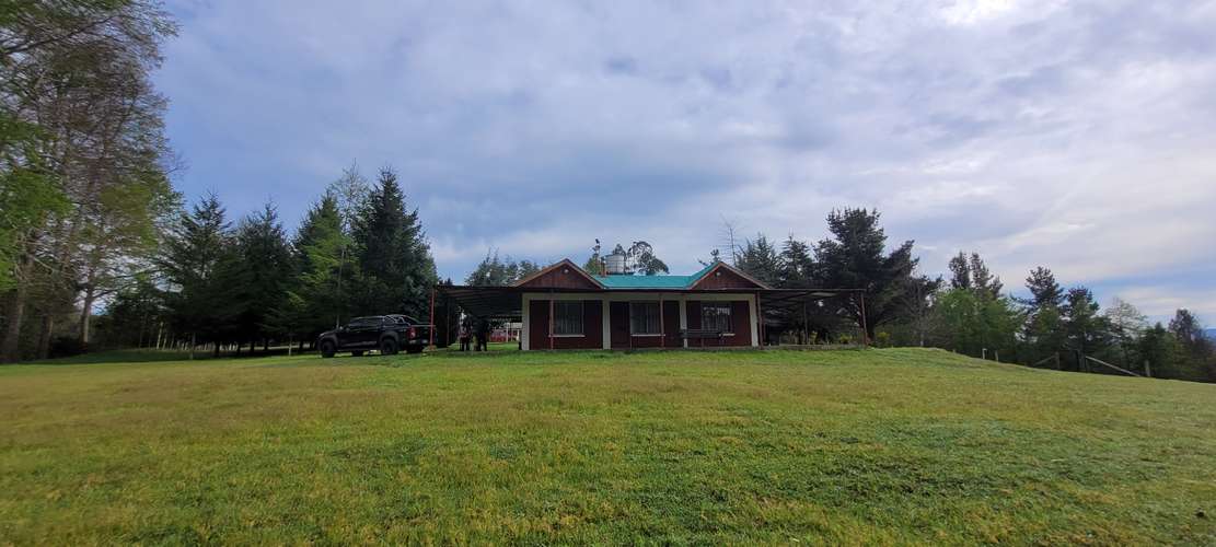PARCELA 1 ha CON 2 CASAS 200 m2, QUINCHO, SAUNA Y TINAJA – El Liuco, Gorbea