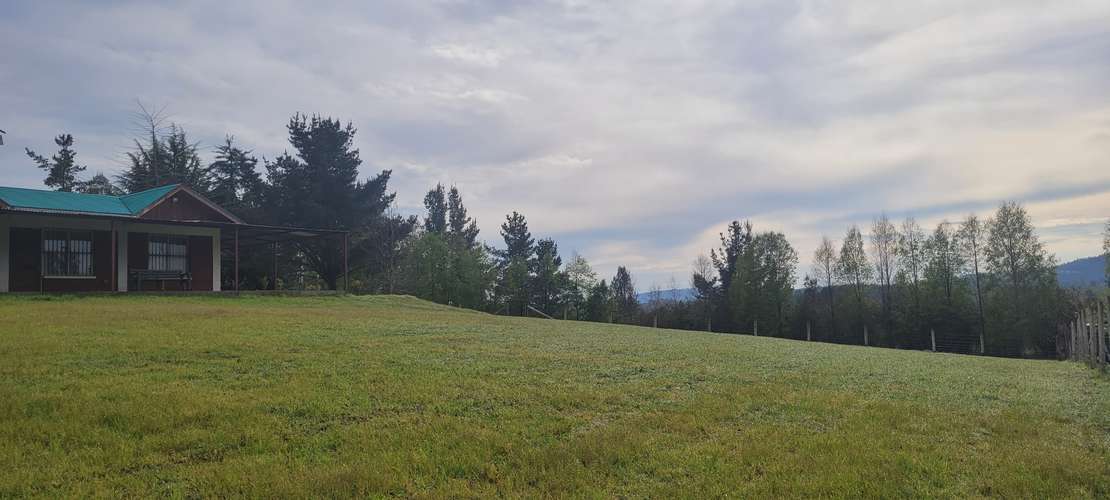 PARCELA 1 ha CON 2 CASAS 200 m2, QUINCHO, SAUNA Y TINAJA – El Liuco, Gorbea
