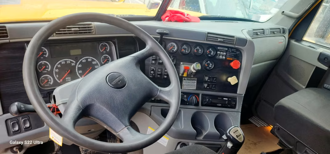 CAMION FREIGHTLINER CL120