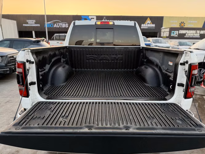 RAM 1500 BIG HORN 4X4