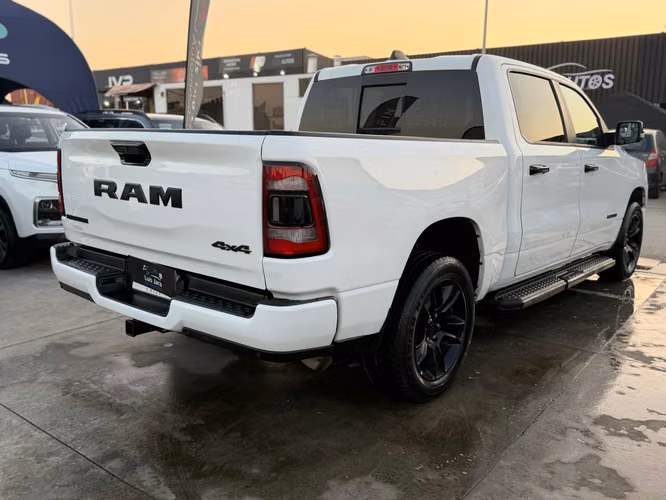 RAM 1500 BIG HORN 4X4
