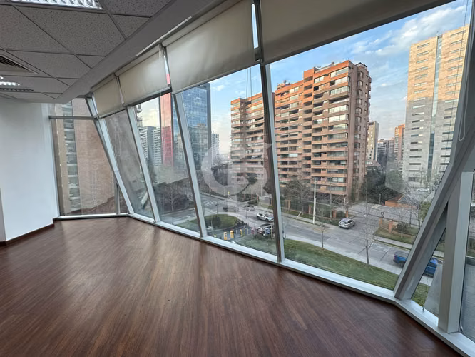 Oficina Moderna en Arriendo en Excelente Ubicación