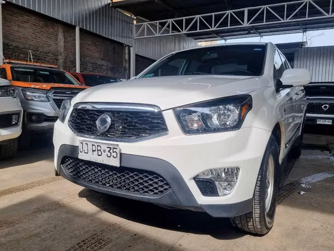 Liquido excelente Ssangyong Actyon Sport 2 0 4x2  Unico Dueño