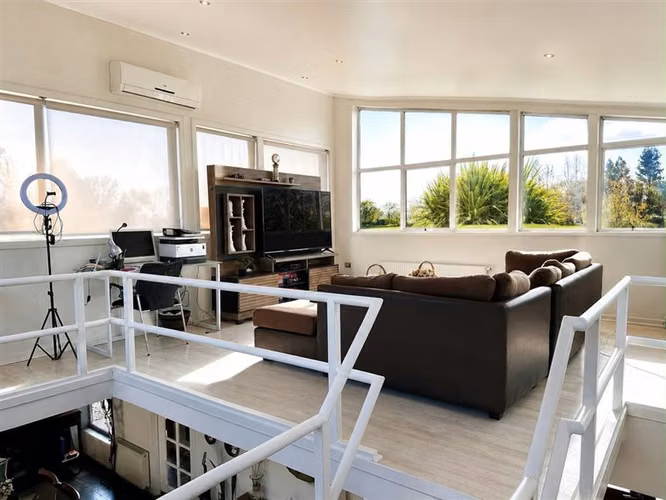 PARCELA CON CASA DE ALTO ESTÁNDAR EN PARRAL 1,5 HA