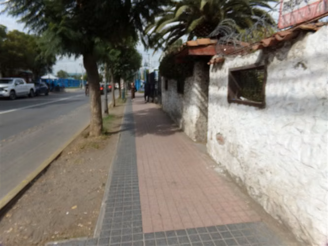 Sitio con casa en venta en centro Talagante