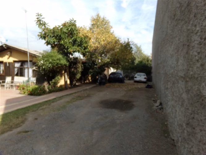 Sitio con casa en venta en centro Talagante