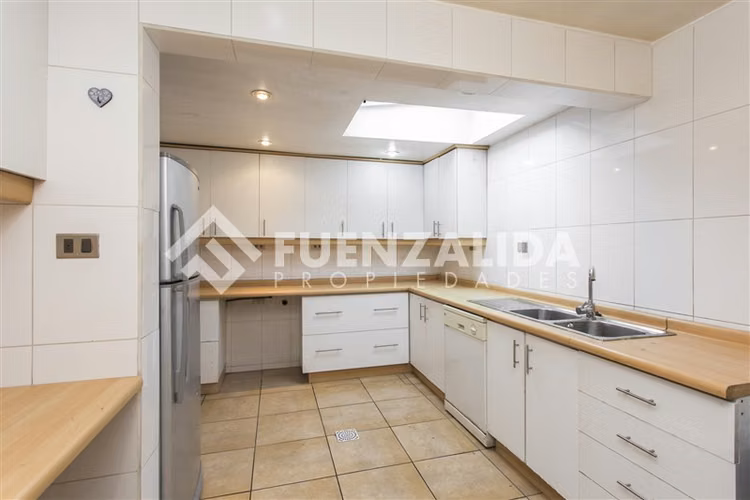 Acogedora casa en calle tranquila Las Condes - Imagen 4