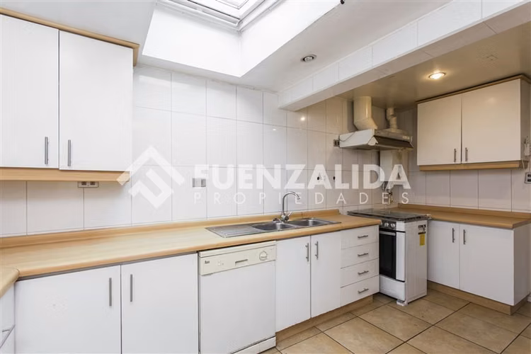 Acogedora casa en calle tranquila Las Condes - Imagen 5