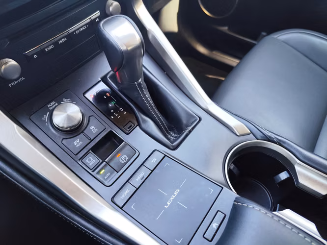 LEXUS NX300 H