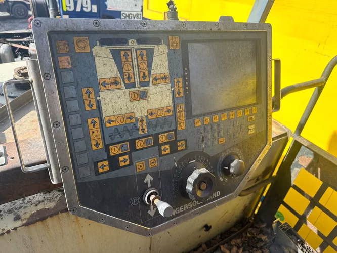 EXTENDEDORA DE ASFALTO MARCA TITAN MODELO 6820 AÑO 2007