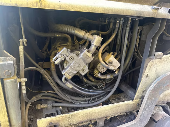EXTENDEDORA DE ASFALTO MARCA TITAN MODELO 6820 AÑO 2007