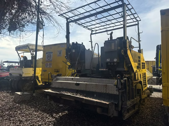 EXTENDEDORA DE ASFALTO MARCA TITAN MODELO 6820 AÑO 2007