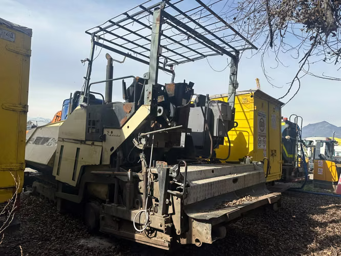 EXTENDEDORA DE ASFALTO MARCA TITAN MODELO 6820 AÑO 2007