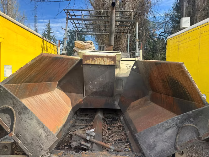 EXTENDEDORA DE ASFALTO MARCA TITAN MODELO 6820 AÑO 2007