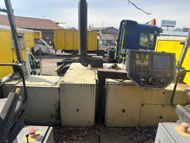 EXTENDEDORA DE ASFALTO MARCA TITAN MODELO 6820 AÑO 2007