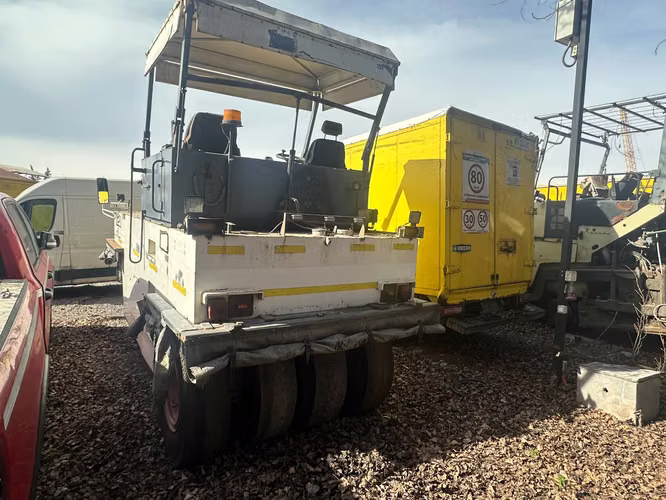 RODILLO NEUMATICO MARCA HAMM MODELO GRW15 AÑO 1998