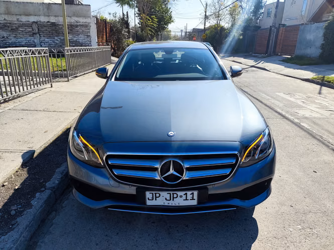 MERCEDES BENZ E200