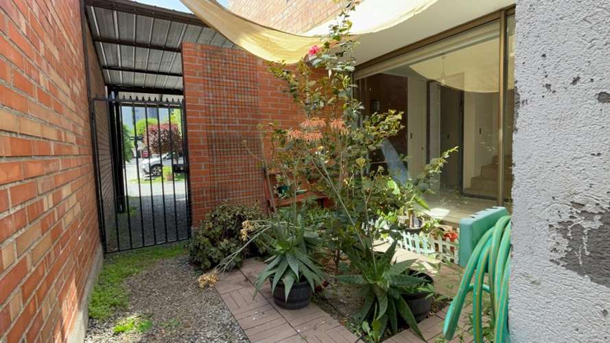 HERMOSA CASA EN ARRIENDO – HUECHURABA