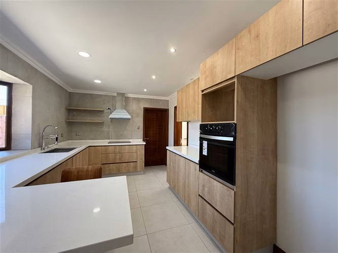 Vendemos Excelente Casa en Condominio, Sector Oriente Talca. - Imagen 6