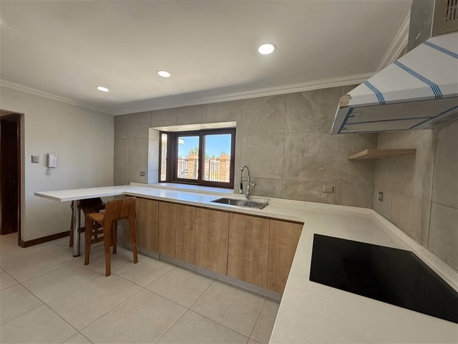 Vendemos Excelente Casa en Condominio, Sector Oriente Talca.