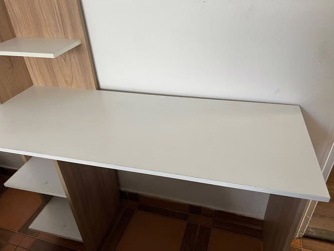 Escritorio y velador melamina blanco/beige
