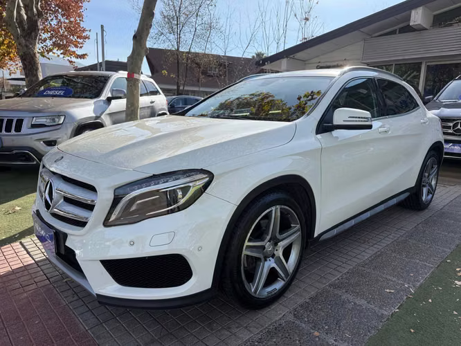 Mercedes Benz GLA250 250 (2015)