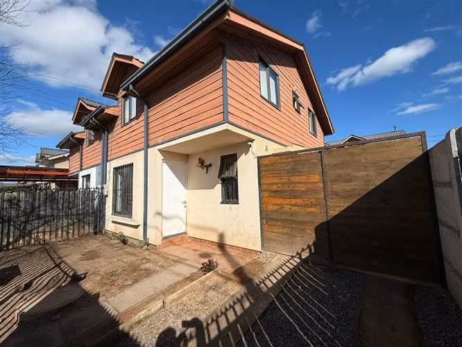 CASA ACOGEDORA Y MUY AMPLIA