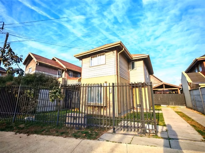 CASA PRÁCTICAMENTE NUEVA LISTA PARA HABITAR