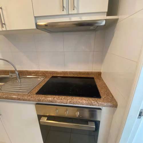 la cocina cuenta con logia para la instalación de la lavadora - Imagen 7