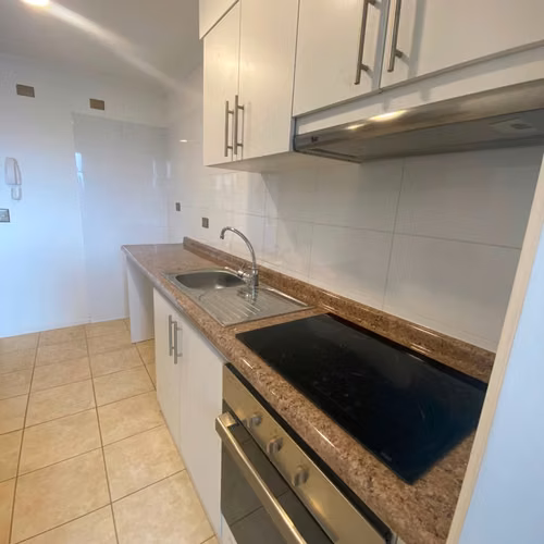la cocina cuenta con logia para la instalación de la lavadora - Imagen 8