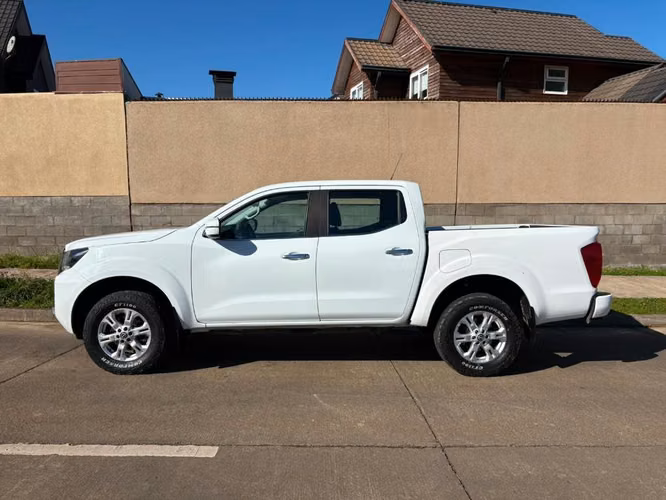 NISSAN NAVARA XE  2023 4X2 TURBO DIESEL  SIN DETALLES - Imagen 4