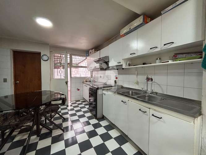 Casa en tranquilo sector de Vitacura - Imagen 9