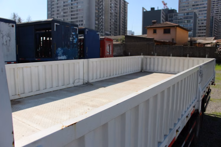 Sinotruk Homan 1217C año 2023 1100 KMS PLANO CON BARANDAS PARA 8500 KGS - Imagen 10