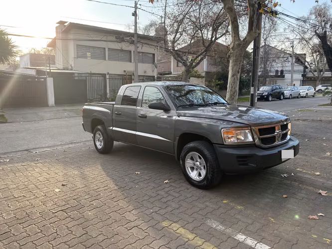 Vendo Dodge Dakota SXT 4x2 2009 automática, único dueño.