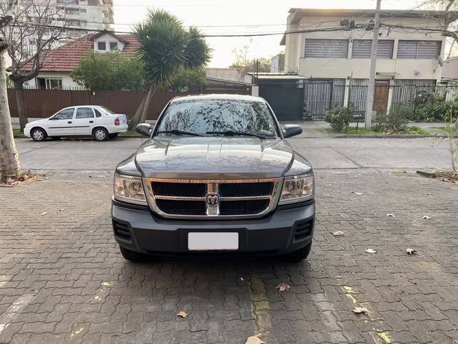 Vendo Dodge Dakota SXT 4x2 2009 automática, único dueño.