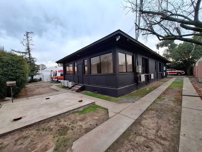 Arriendo excelente casa - oficina uso comercial (176777)