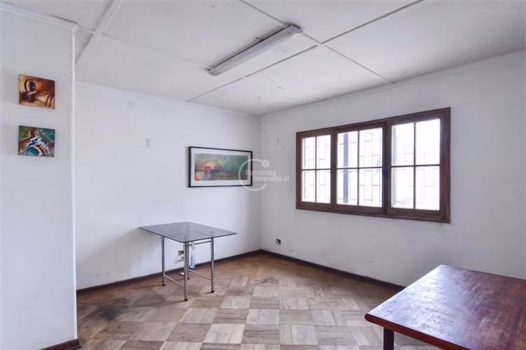 Local Comercial de 3 pisos en Bellavista Recoleta