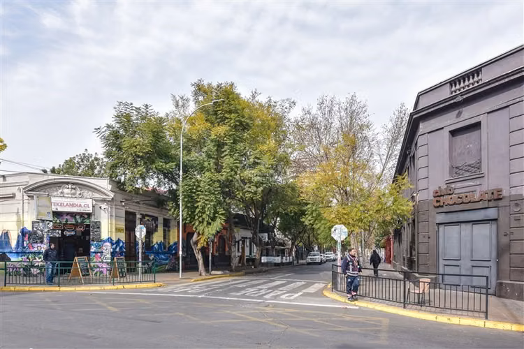 Local Comercial de 3 pisos en Bellavista Recoleta