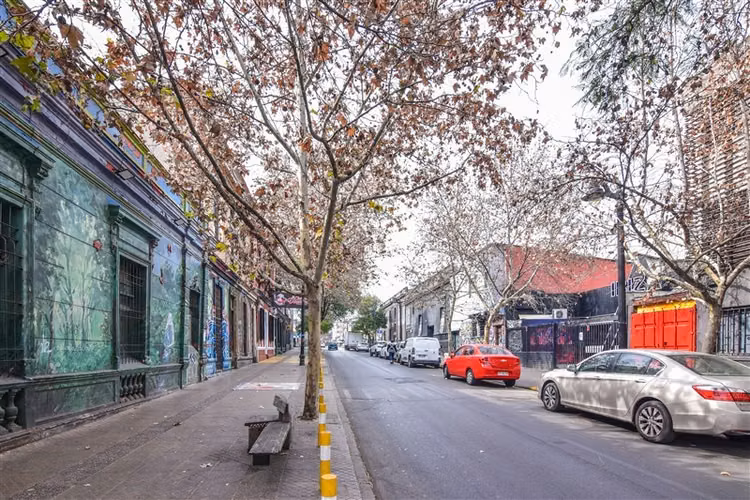 Local Comercial de 3 pisos en Bellavista Recoleta