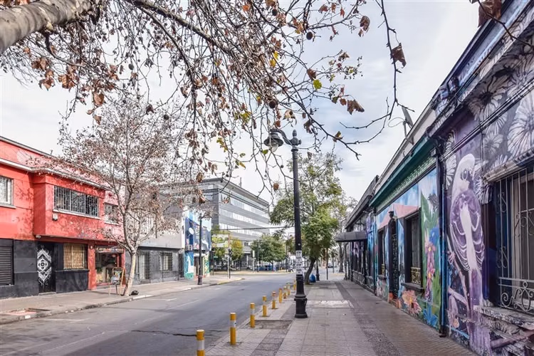 Local Comercial de 3 pisos en Bellavista Recoleta